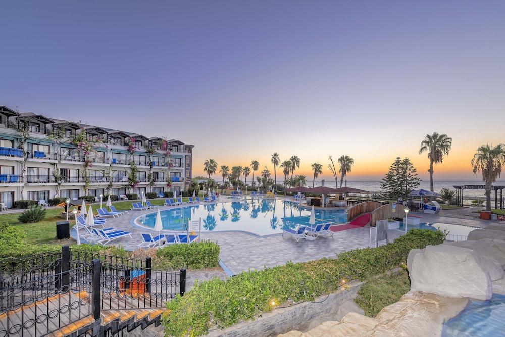 Labada Beach Hotel Çamyuva Extérieur photo