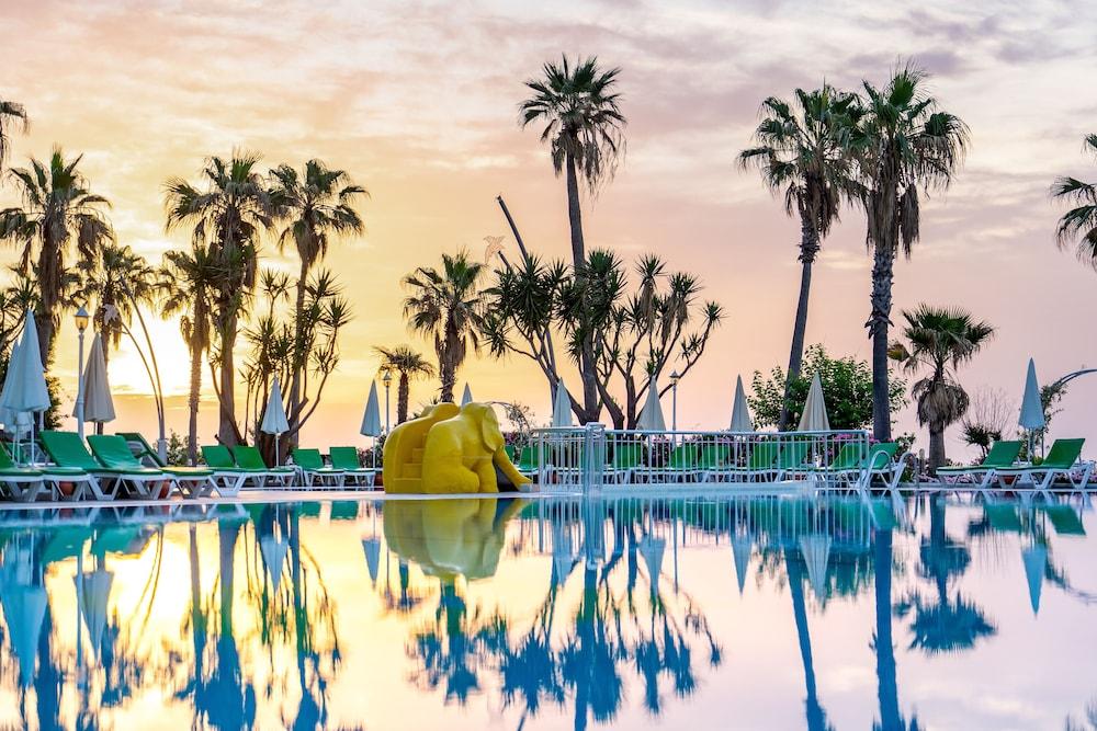 Labada Beach Hotel Çamyuva Extérieur photo